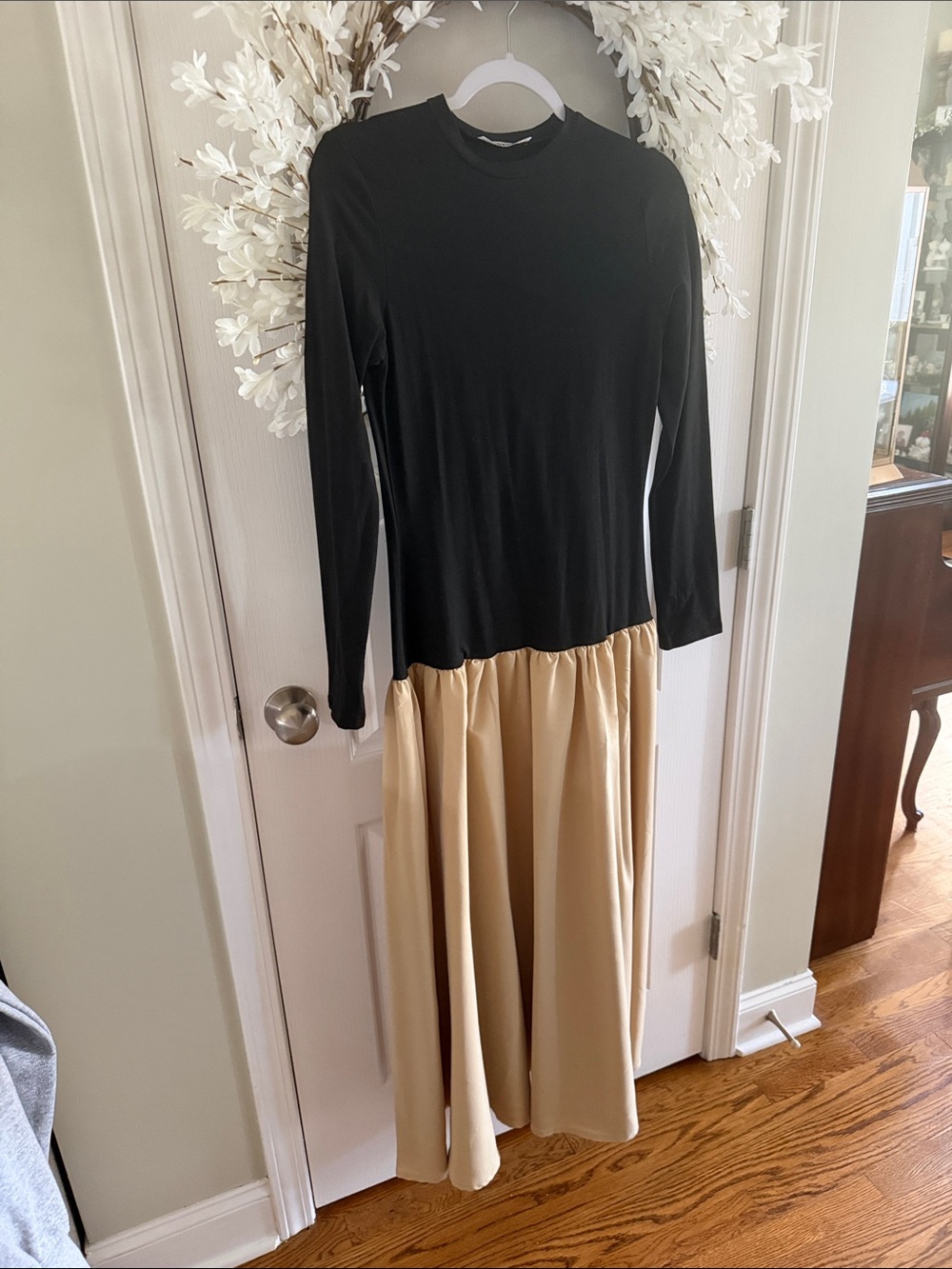 Black & Cream Long Sleeve Colorblock Maxi Dress